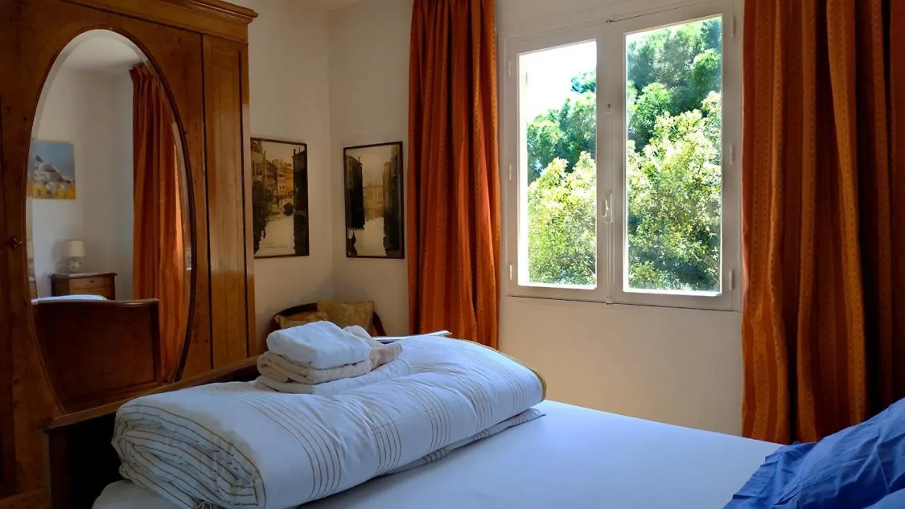 Villa Les Trois Chênes, piscine privée&vue mer Les Issambres 0*,  Francia