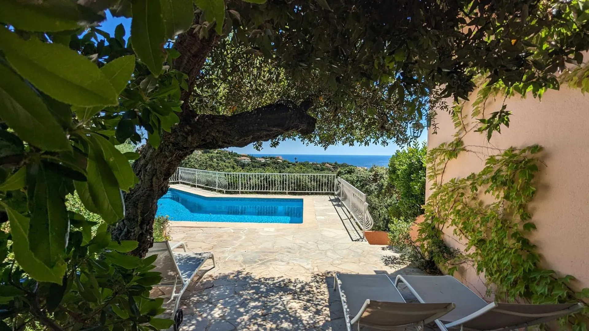 Villa Les Trois Chênes, piscine privée&vue mer Les Issambres